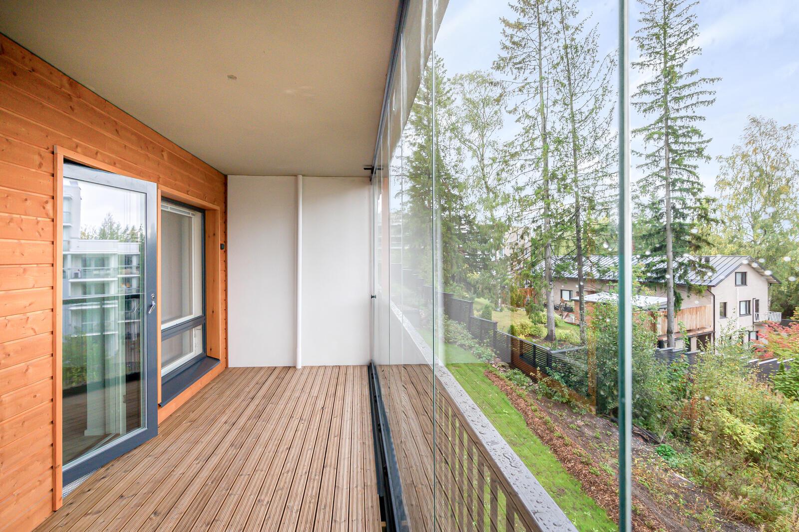 335646