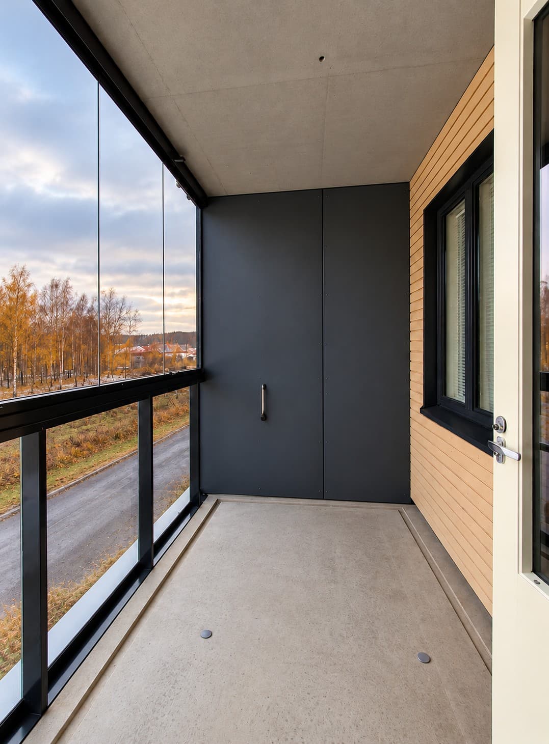 363641
