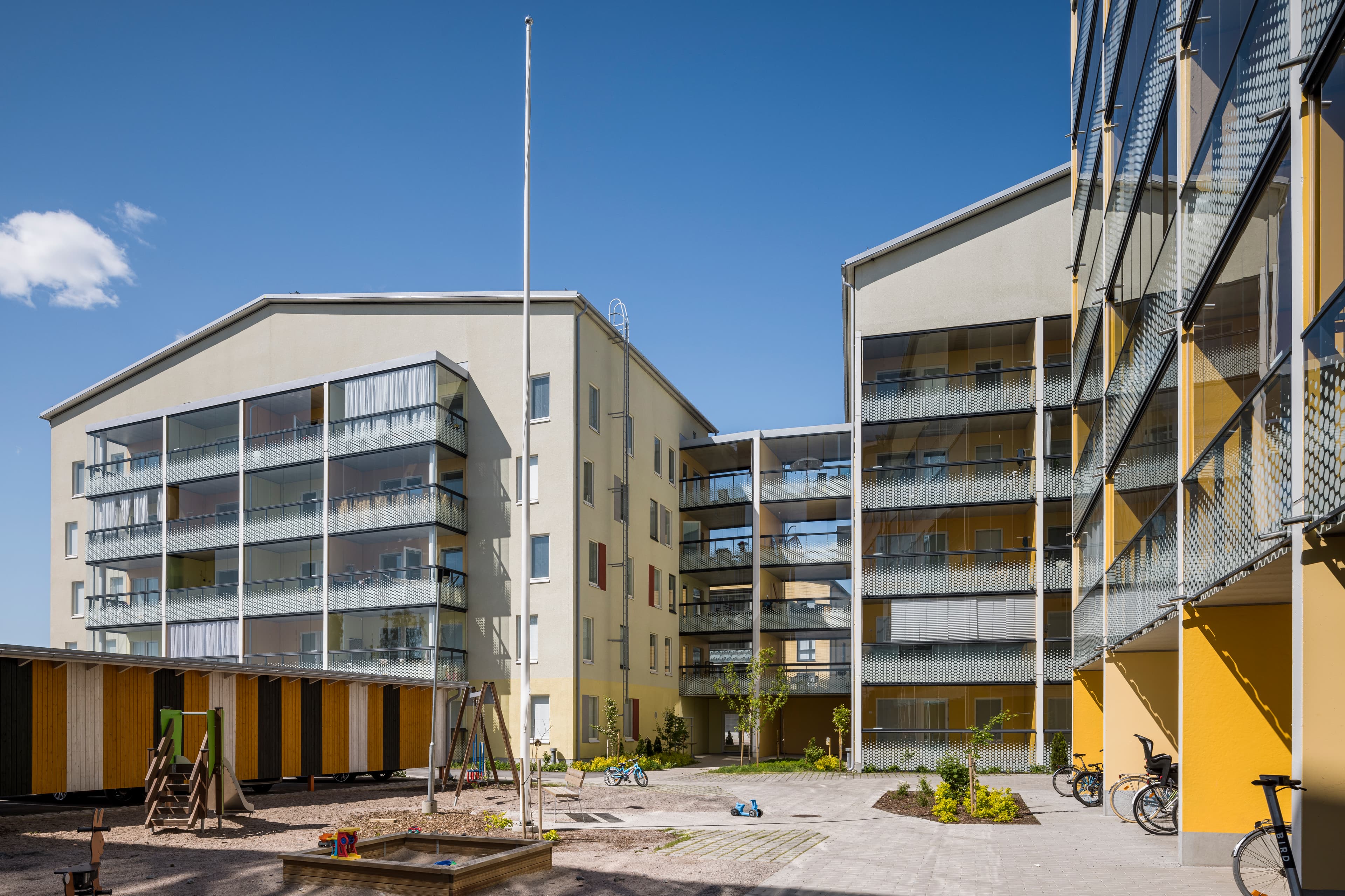 353060