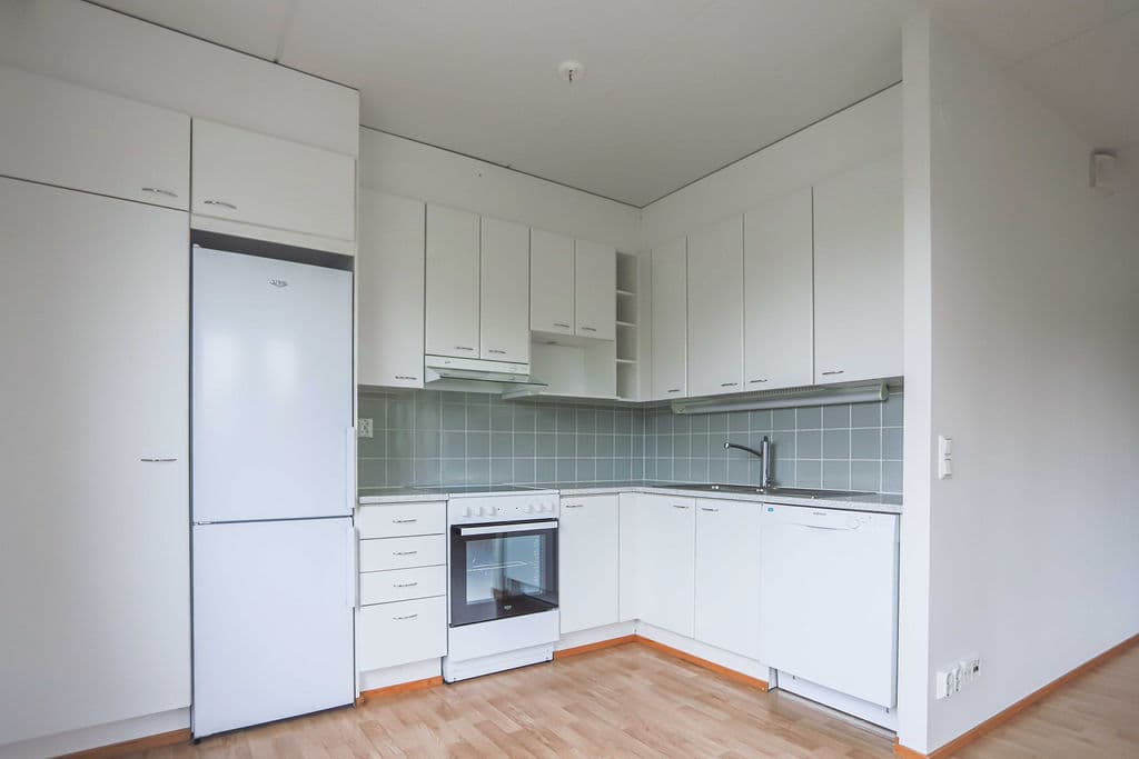 272235