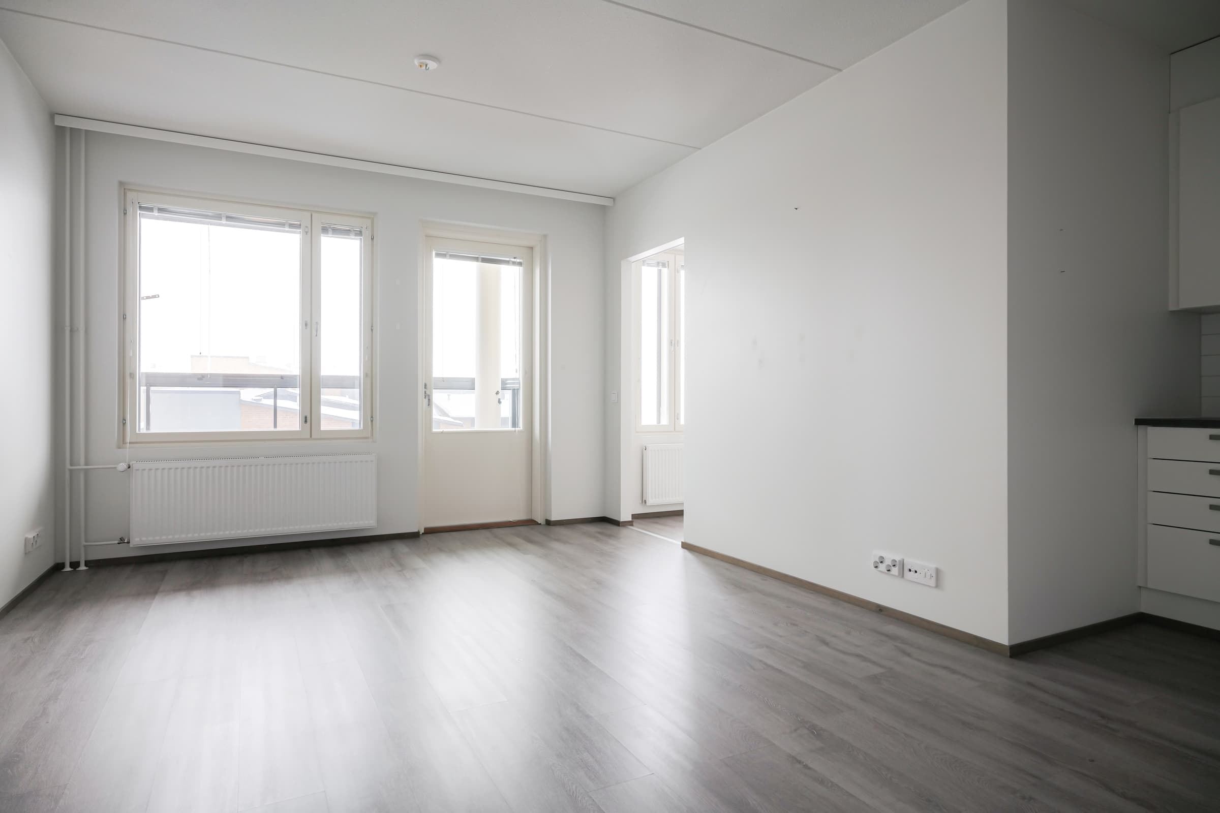 343102