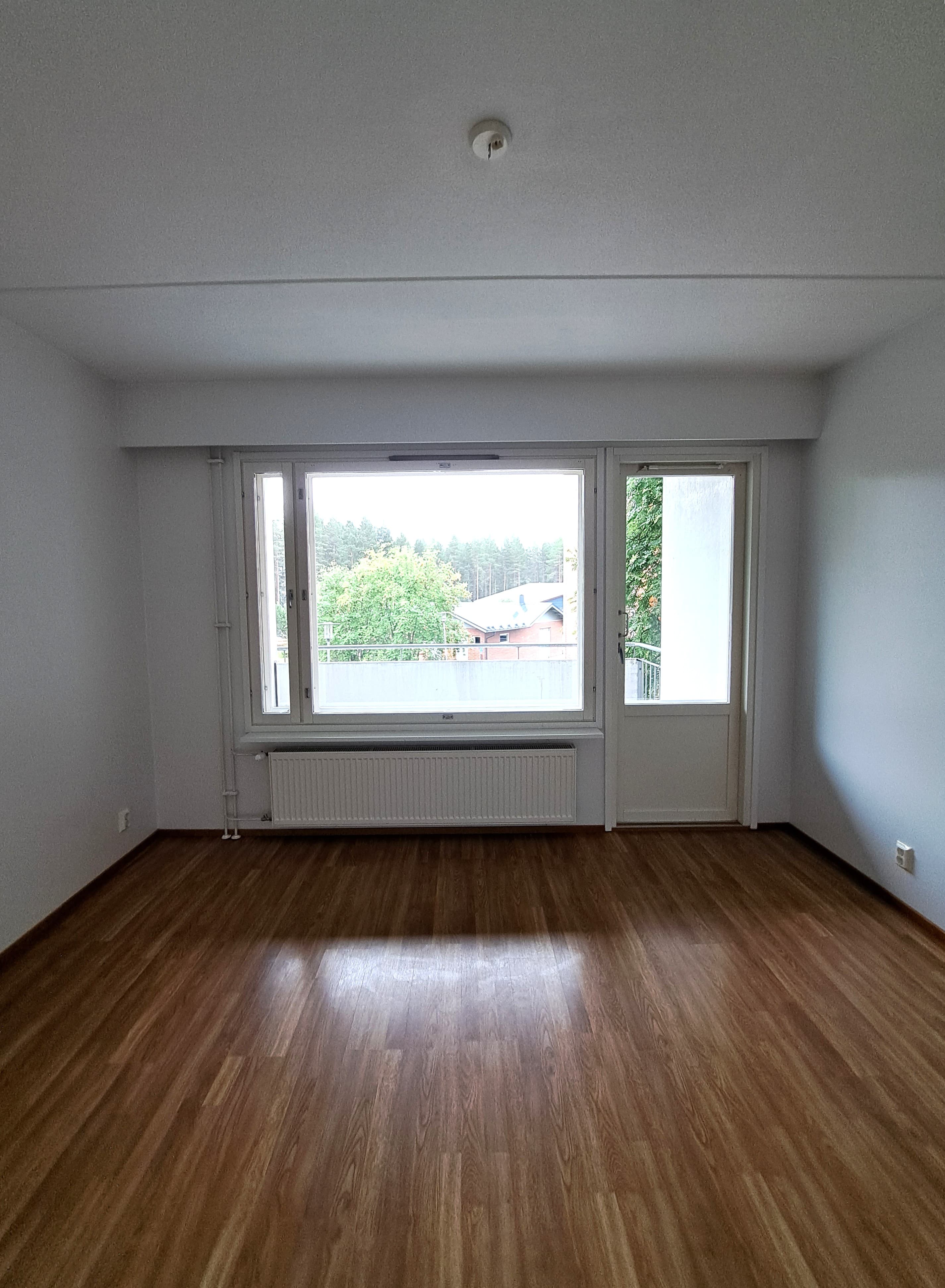 351128