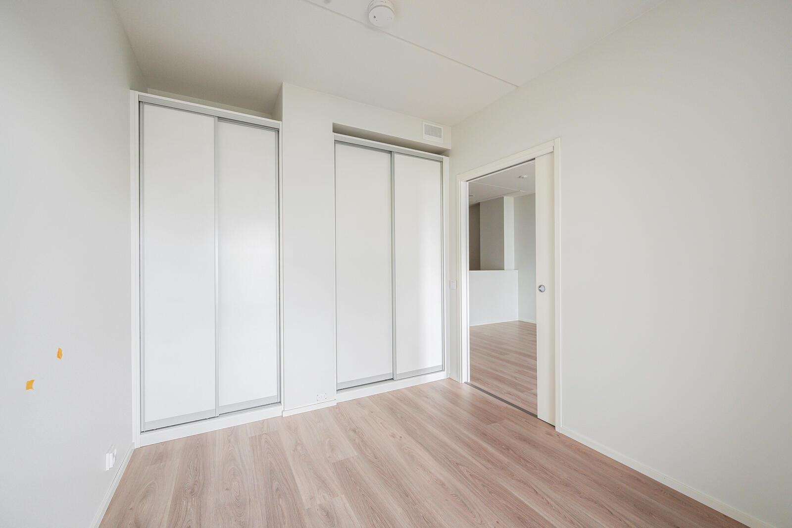 335637