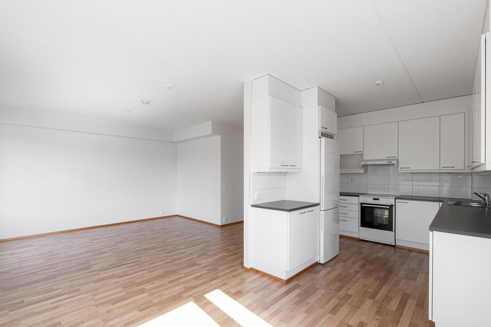 362105