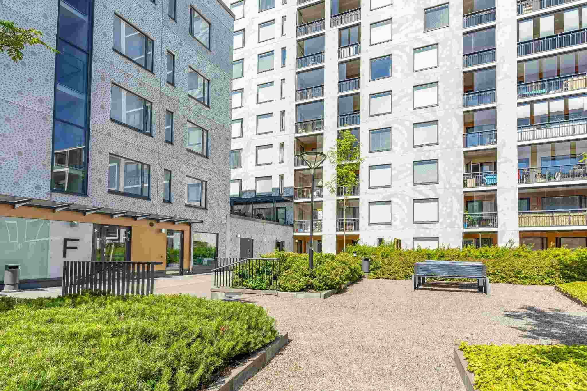 7786