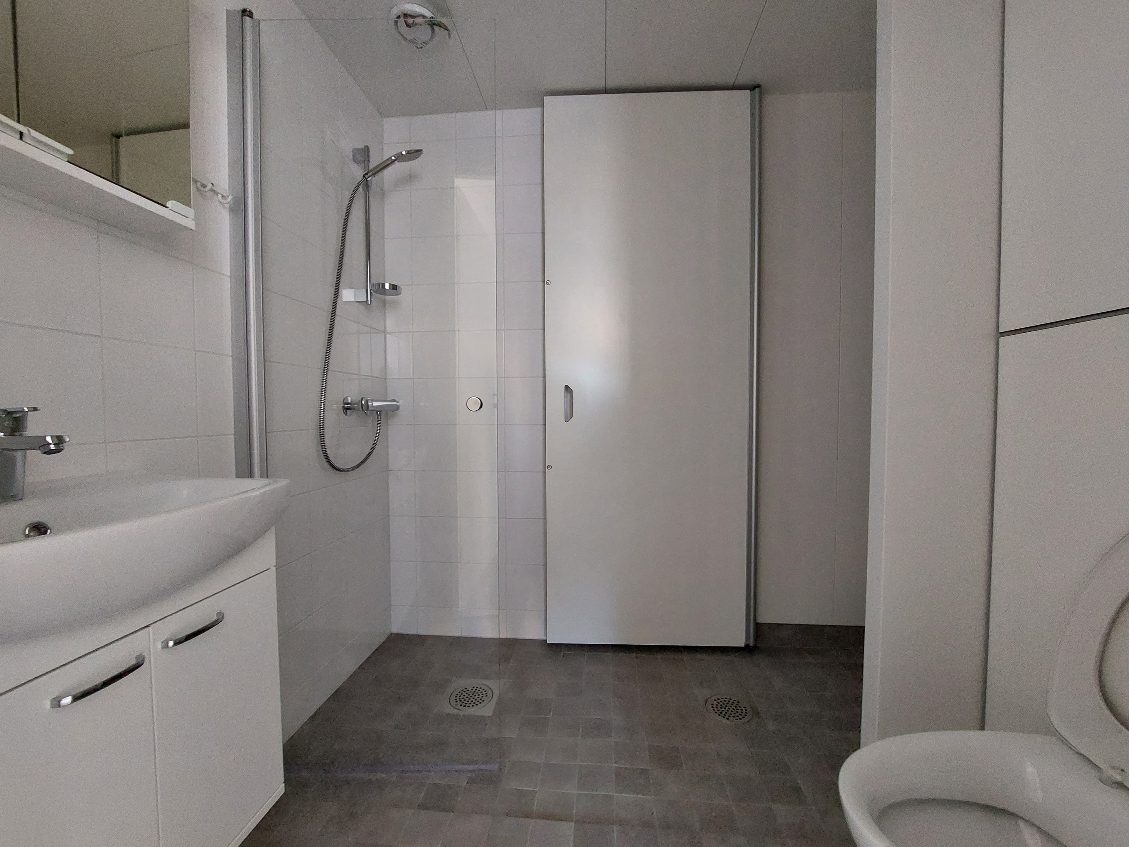 233257
