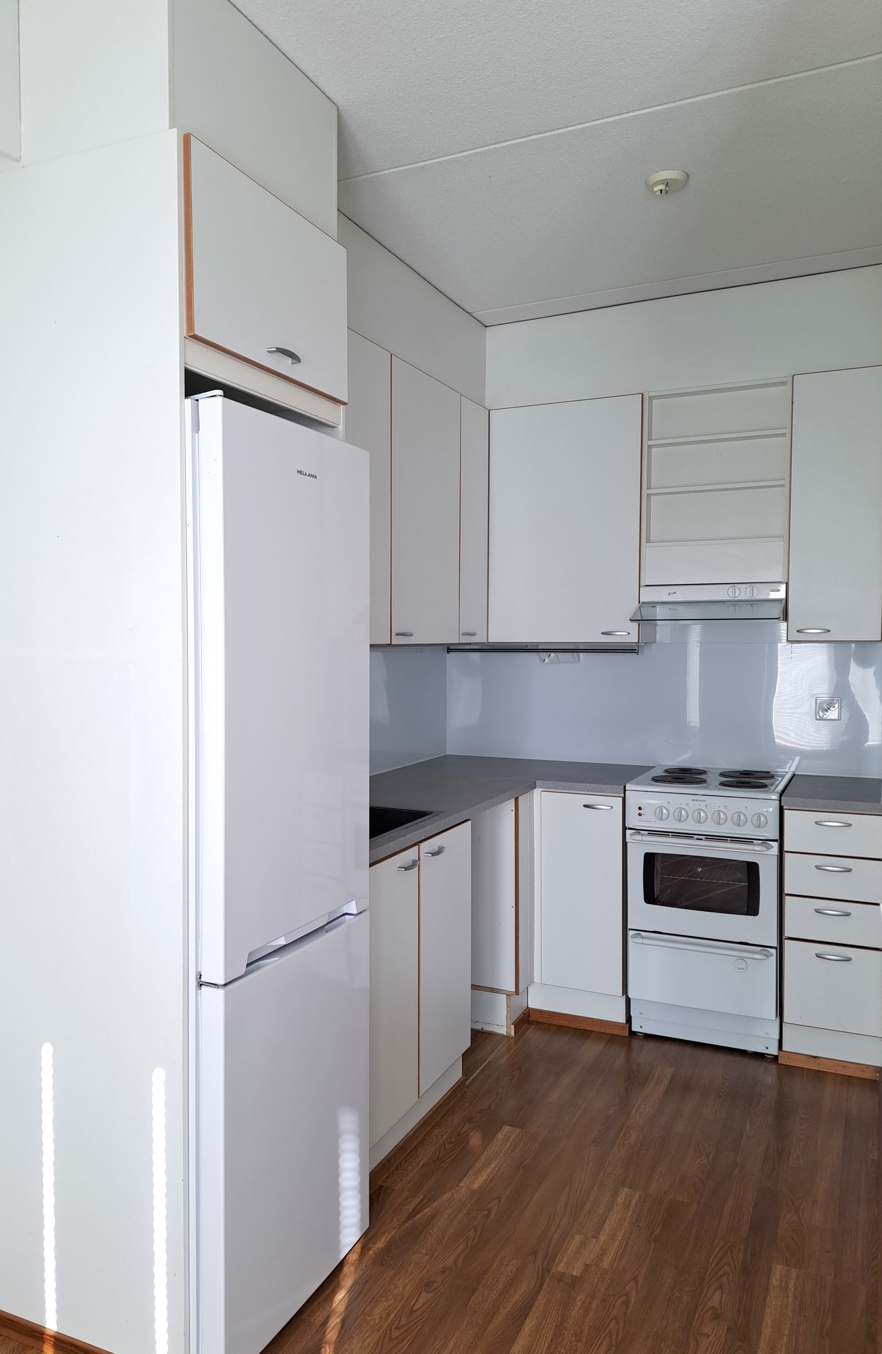 354084