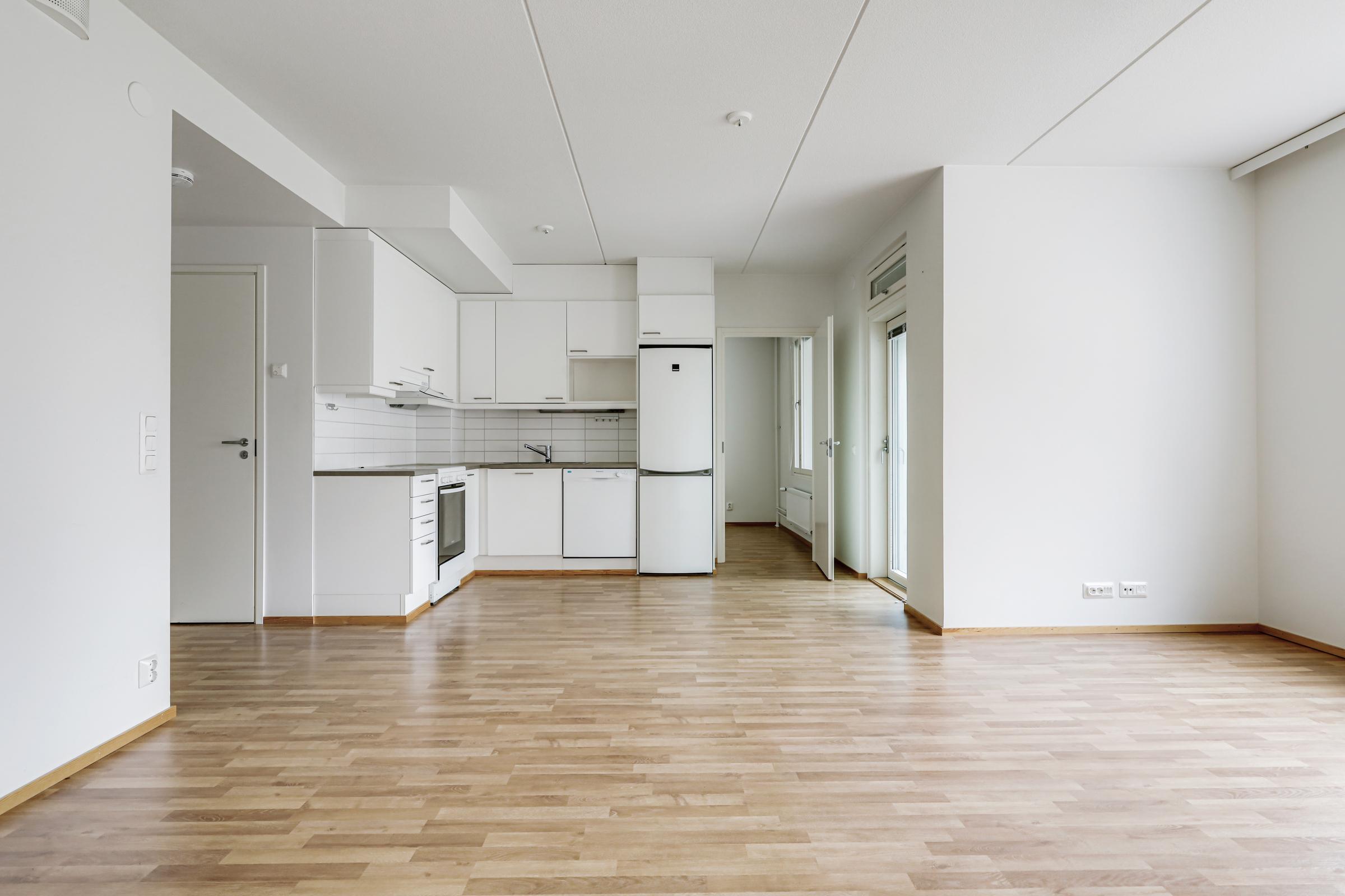 222049